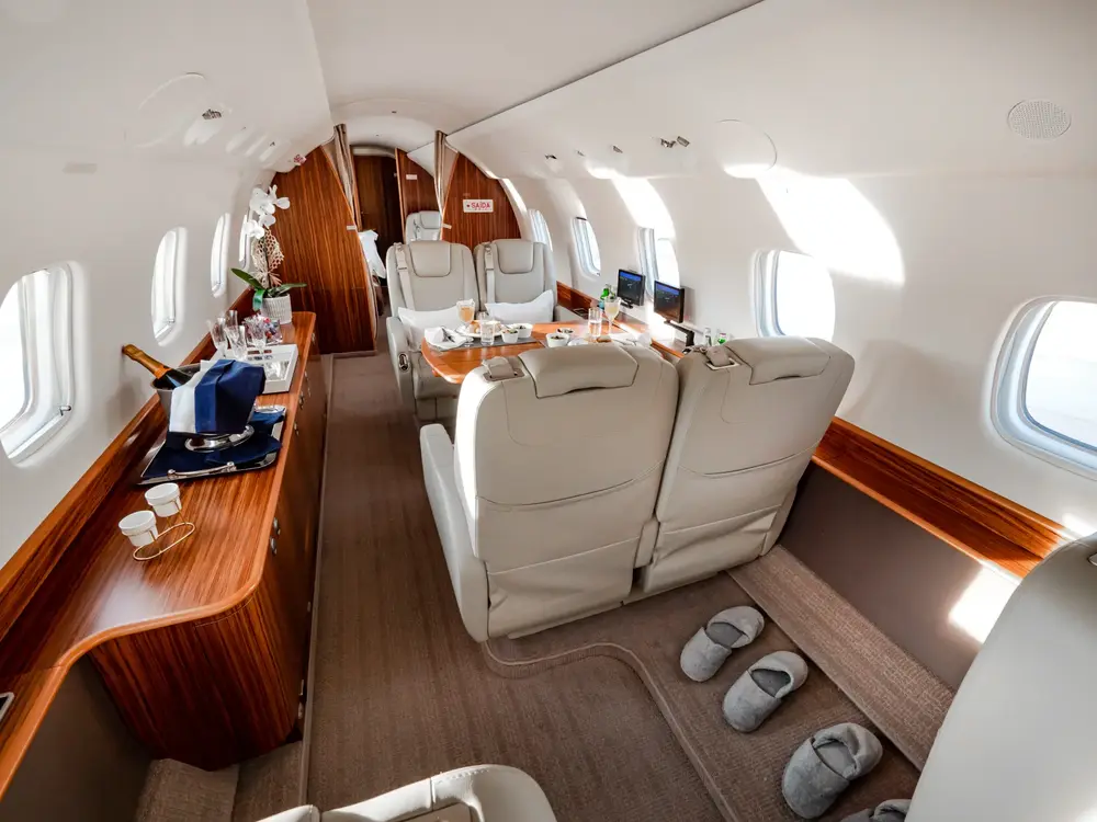 7461/embraer-legacy-650-2012-flightmarket-id-7461-01534.webp