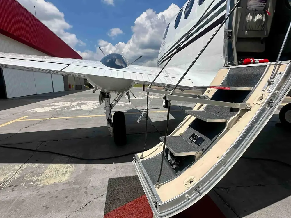 7716/beechcraft-king-air-c90gtx-2012-flightmarket-id-7716-00326.webp
