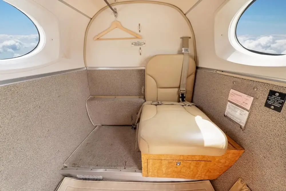 7297/beechcraft-king-air-c90gti-2009-flightmarket-id-7297-32278.webp
