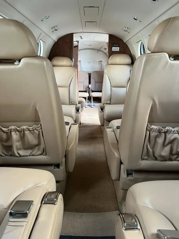 7126/beechcraft-king-air-250-2013-flightmarket-id-7126-50442.webp