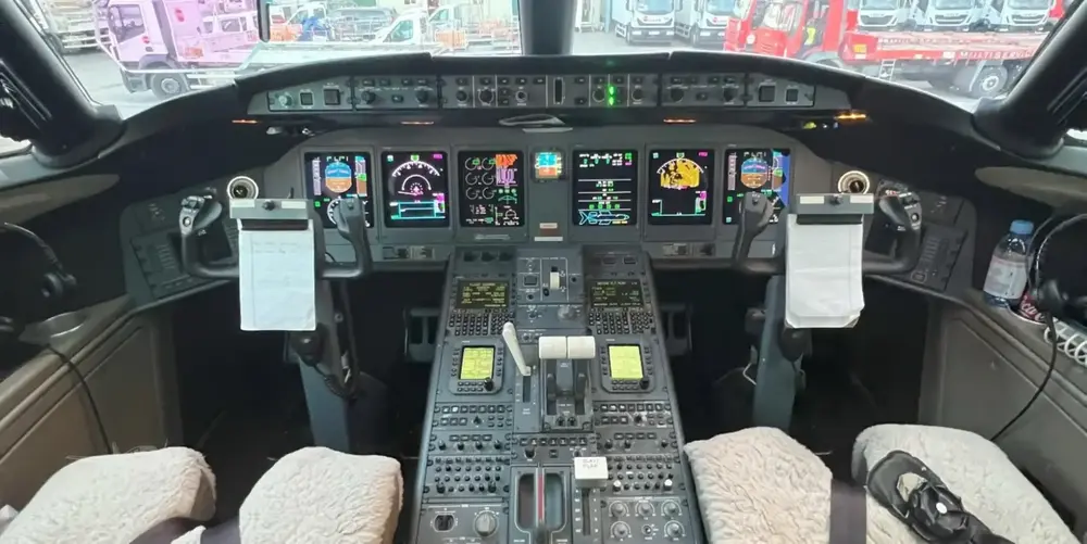 7168/bombardier-global-5000-2009-flightmarket-id-7168-03113.webp