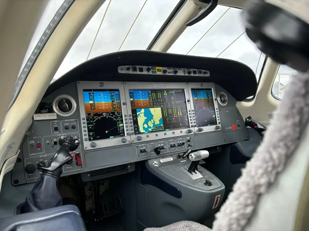 7184/eclipse-500-2007-flightmarket-id-7184-04018.webp