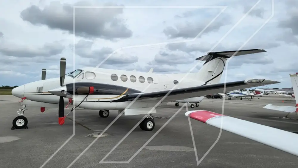 7132/beechcraft-king-air-b200-1985-flightmarket-id-7132-32300.webp