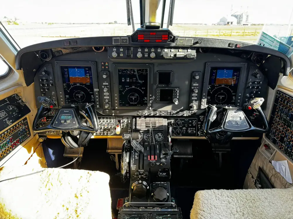 7263/beechcraft-king-air-350-2008-flightmarket-id-7263-44294.webp