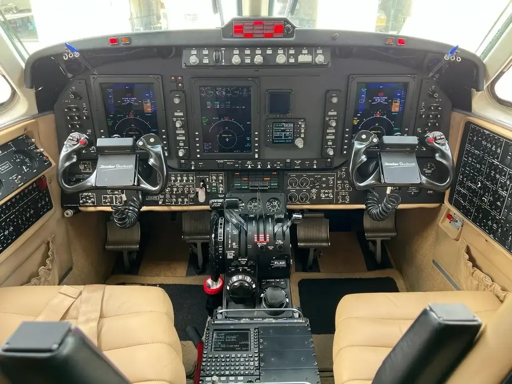 7126/beechcraft-king-air-250-2013-flightmarket-id-7126-50441.webp
