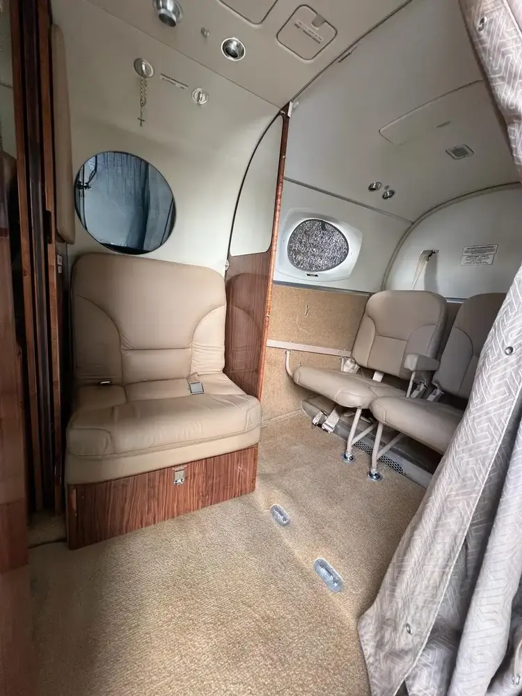 7126/beechcraft-king-air-250-2013-flightmarket-id-7126-50445.webp