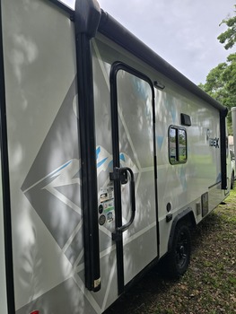 Thumbnail of RV