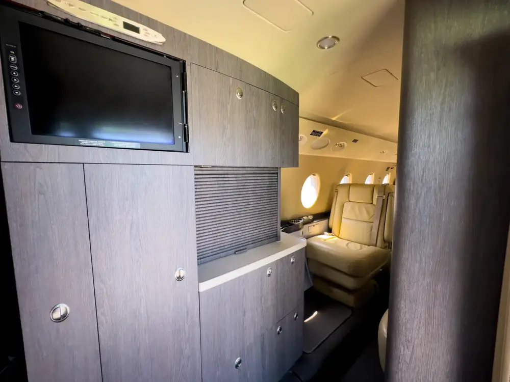 7586/gulfstream-g150-2007-flightmarket-id-7586-27512.webp