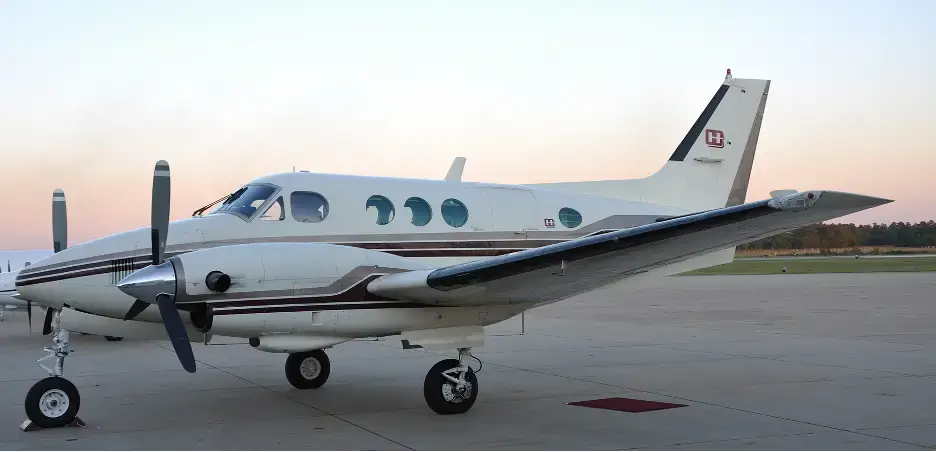 6939/beechcraft-king-air-c90-1971-flightmarket-id-6939-10581.webp