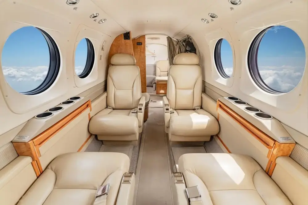 7297/beechcraft-king-air-c90gti-2009-flightmarket-id-7297-32276.webp