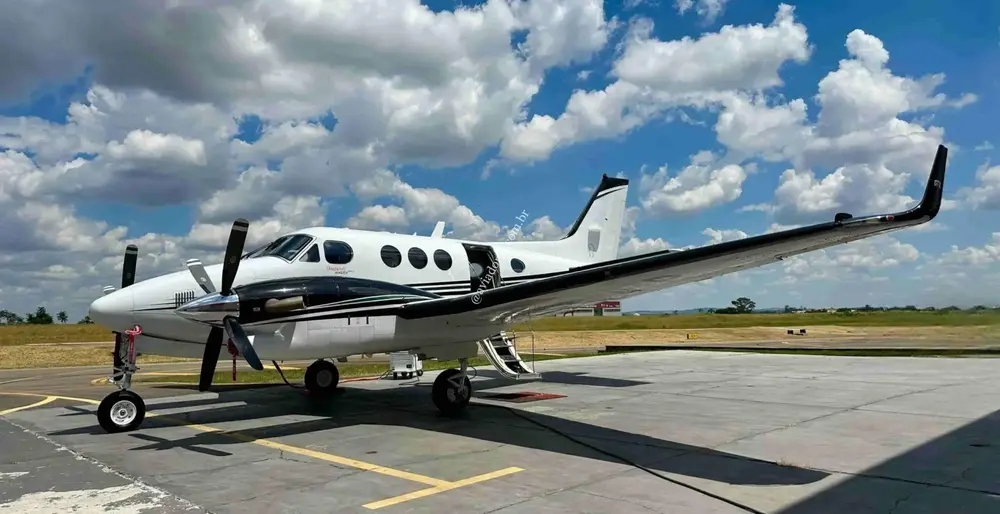 7716/beechcraft-king-air-c90gtx-2012-flightmarket-id-7716-00281.webp