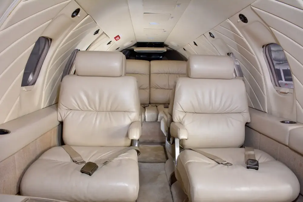 7080/learjet-25d-1981-flightmarket-id-7080-09463.webp