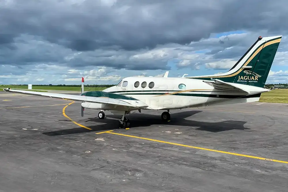 7089/beechcraft-king-air-c90b-2000-flightmarket-id-7089-23146.webp