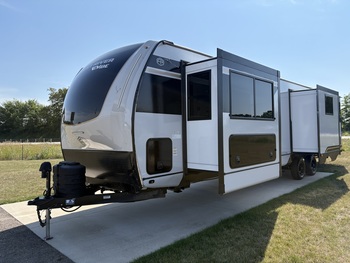 Thumbnail of RV