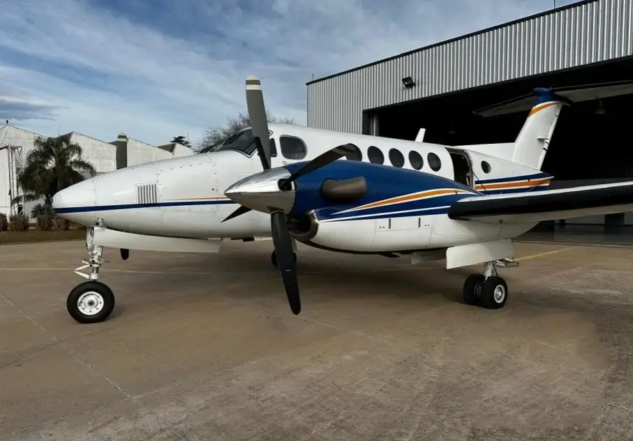 7300/beechcraft-king-air-b200gt-2008-flightmarket-id-7300-16110.webp