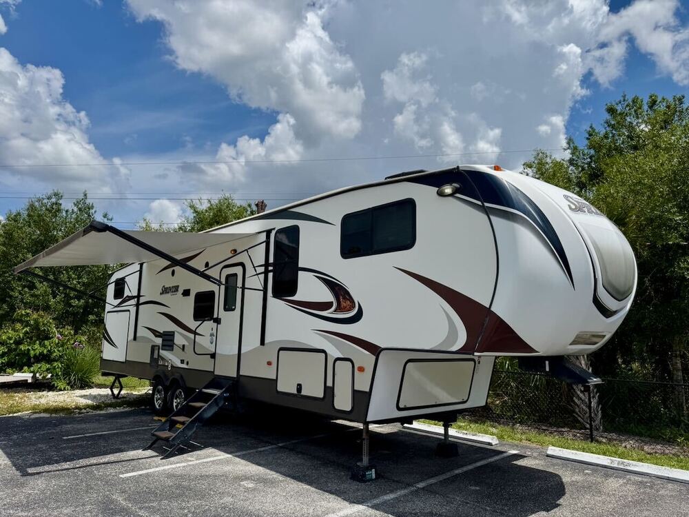 Photo of Rv