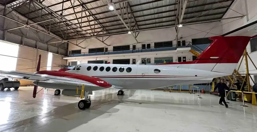 7298/beechcraft-king-air-350-2008-flightmarket-id-7298-39242.webp