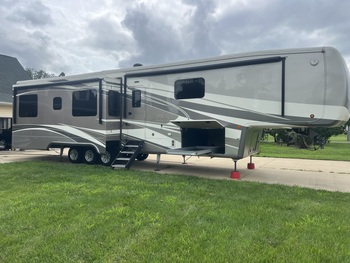 Thumbnail of RV