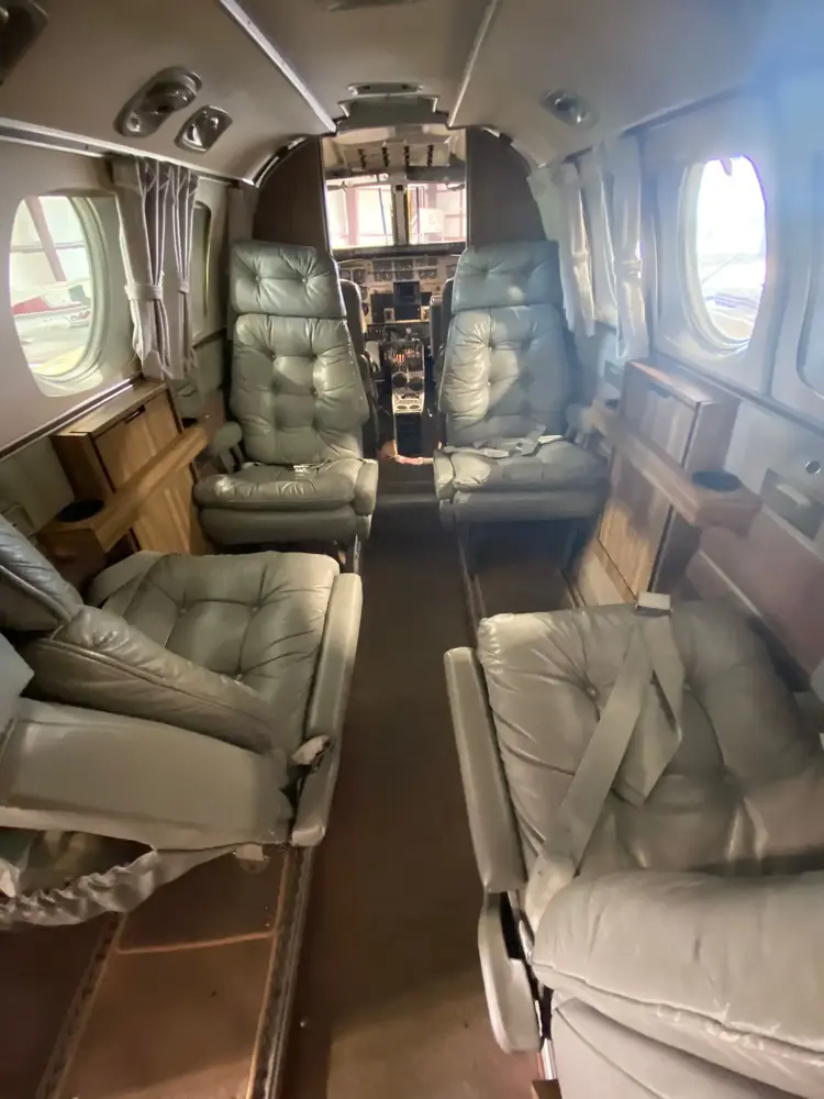 6939/beechcraft-king-air-c90-1971-flightmarket-id-6939-10582.webp