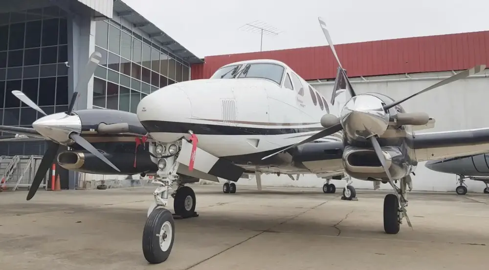 7295/beechcraft-king-air-c90gtx-2011-flightmarket-id-7295-52360.webp