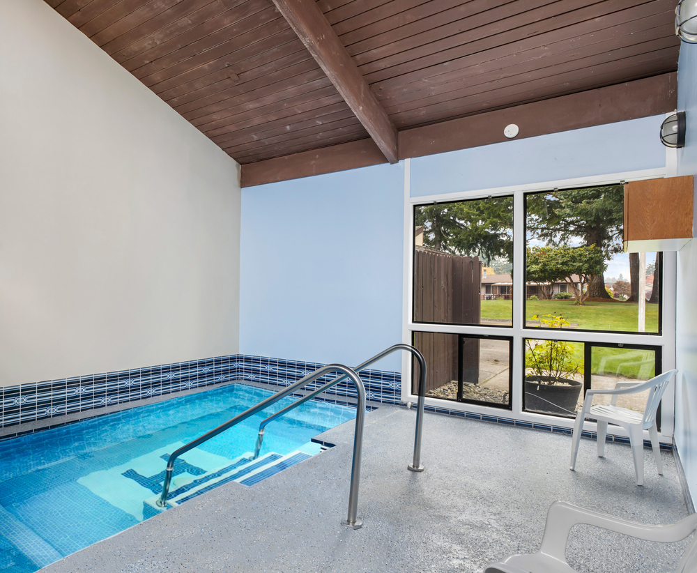 FR Hot tub (1)