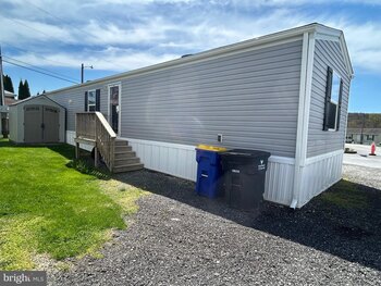 Thumbnail of mobile home