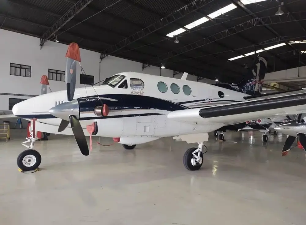6977/beechcraft-king-air-c90-1975-flightmarket-id-6977-07292.webp