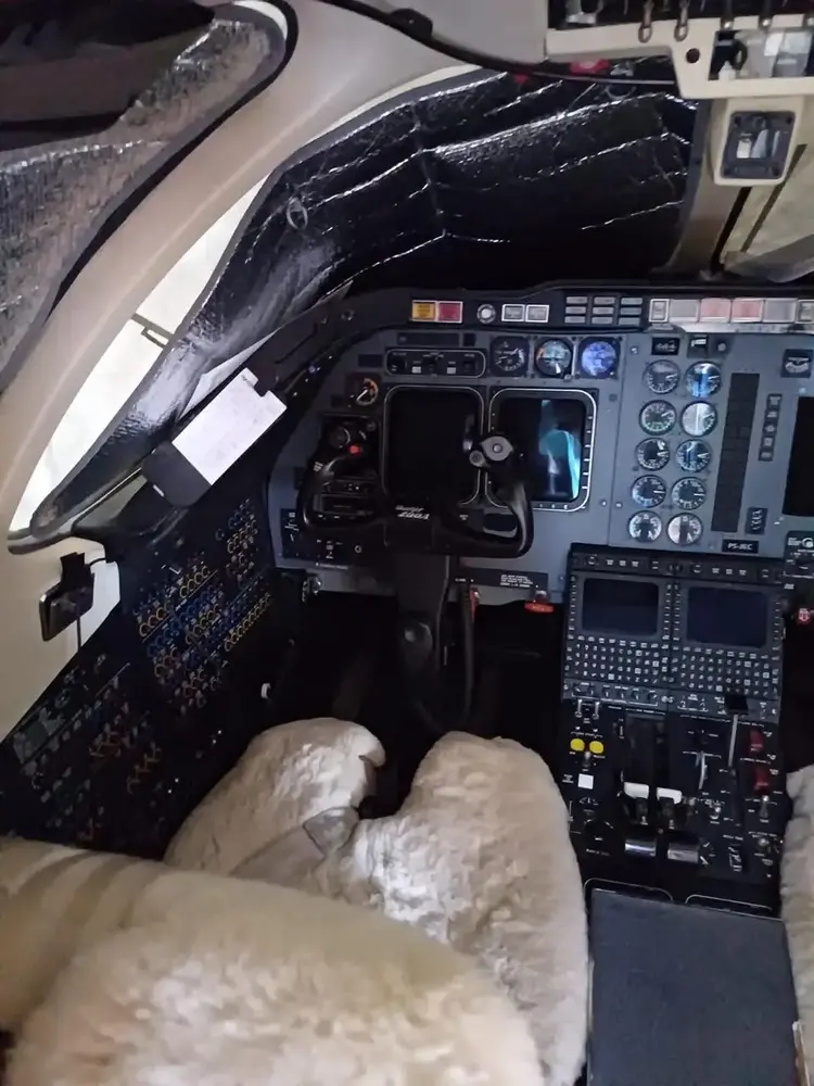 7780/hawker-400a-2002-flightmarket-id-7780-05281.webp