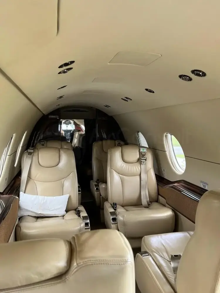 7305/hawker-400xp-2008-flightmarket-id-7305-38317.webp