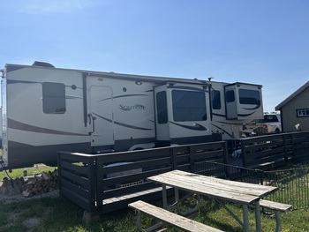 Thumbnail of RV
