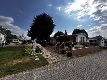 Thumbnail of mobile home