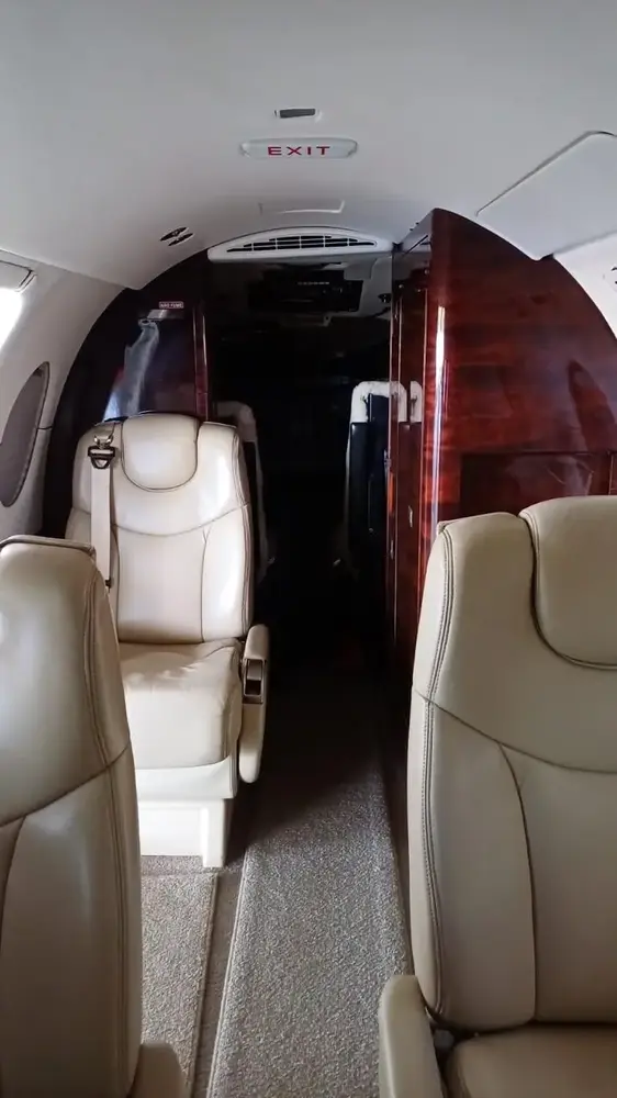7780/hawker-400a-2002-flightmarket-id-7780-05298.webp