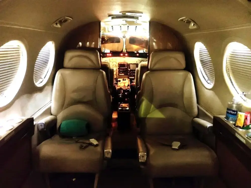 6977/beechcraft-king-air-c90-1975-flightmarket-id-6977-07293.webp