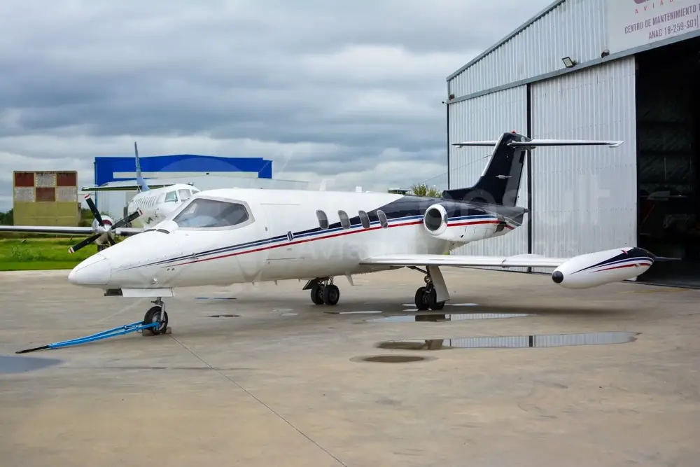 7080/learjet-25d-1981-flightmarket-id-7080-09461.webp