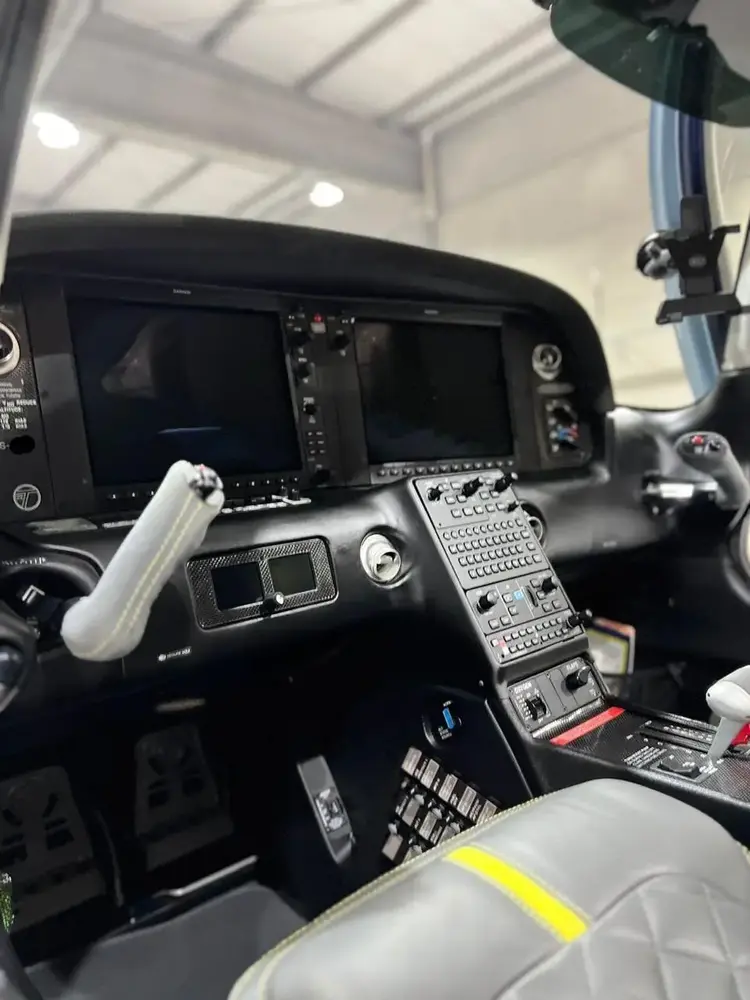 7926/cirrus-sr22-g6-turbo-2019-flightmarket-id-7926-58005.webp