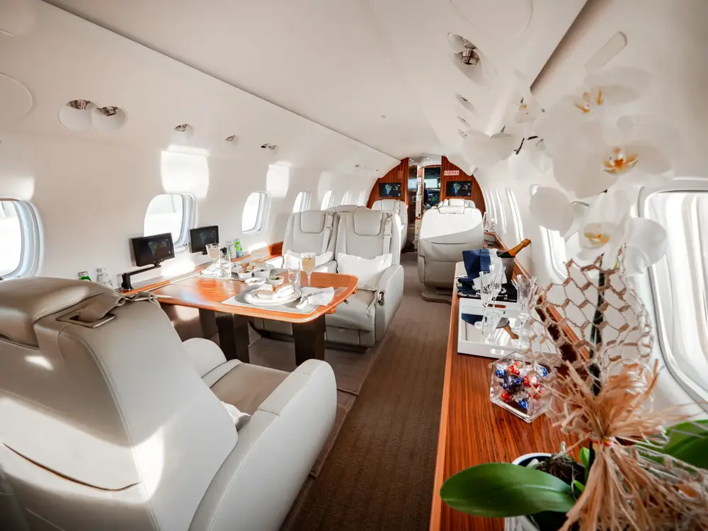 7461/embraer-legacy-650-2012-flightmarket-id-7461-01545.webp