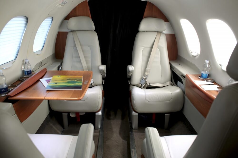 3904/embraer-phenom-100-2011-4-venda-flightmarket-5452.jpg