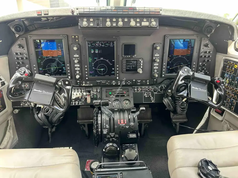 7716/beechcraft-king-air-c90gtx-2012-flightmarket-id-7716-00322.webp