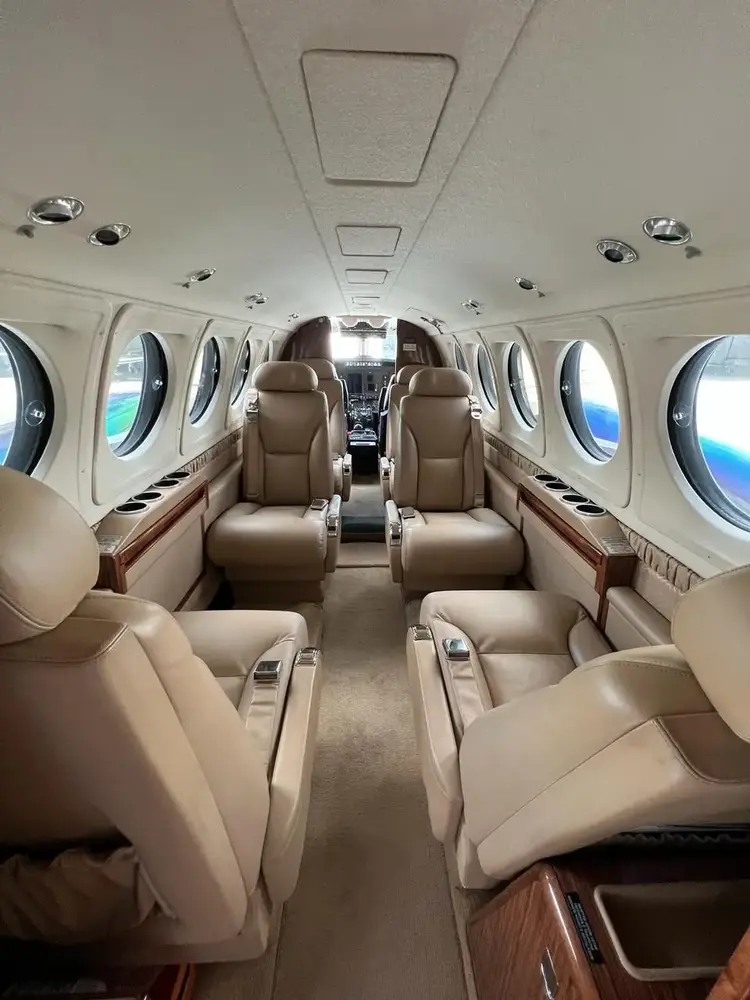 7126/beechcraft-king-air-250-2013-flightmarket-id-7126-50443.webp