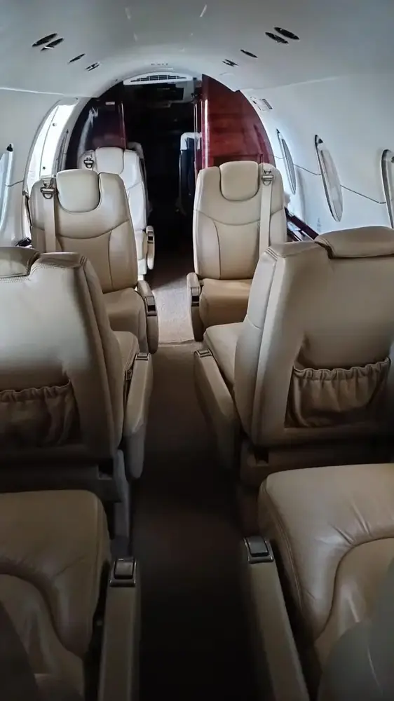 7780/hawker-400a-2002-flightmarket-id-7780-05285.webp