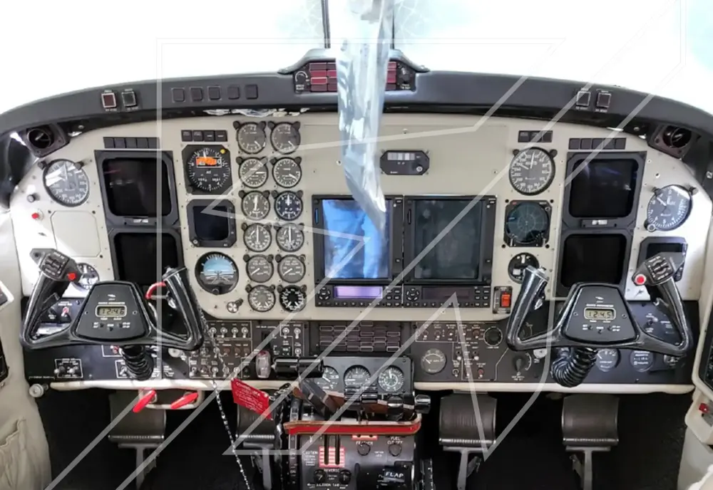 7132/beechcraft-king-air-b200-1985-flightmarket-id-7132-32308.webp