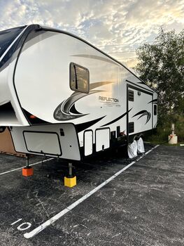 Thumbnail of RV