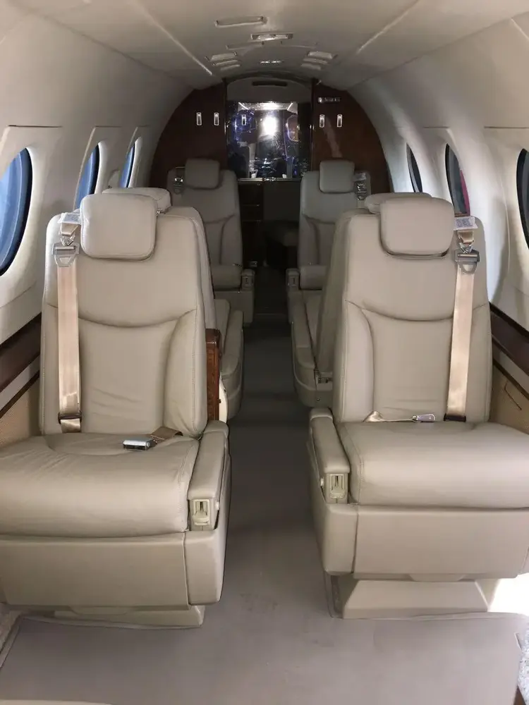 7894/beechcraft-beechjet-400a-1991-flightmarket-id-7894-41074.webp