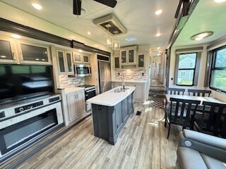 Thumbnail of RV