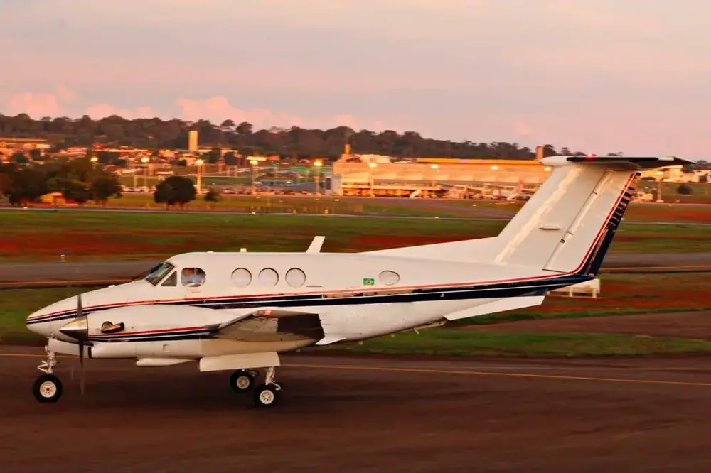 7943/beechcraft-king-air-f90-1981-flightmarket-id-7943-21573.webp