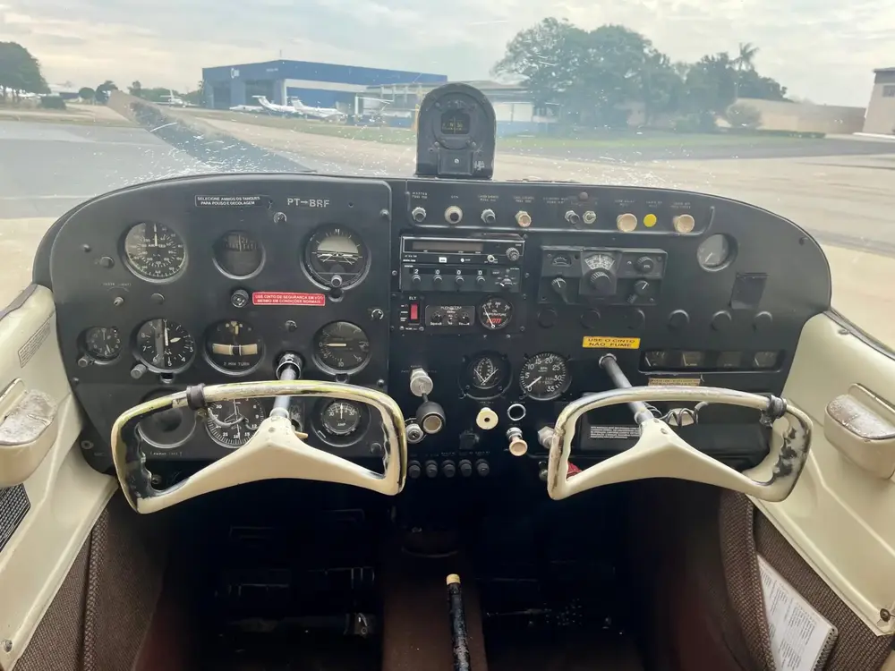 7037/cessna-172-skyhawk-1962-flightmarket-id-7037-57371.webp