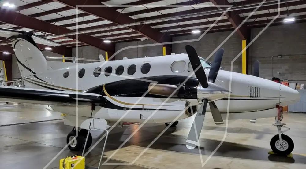 7132/beechcraft-king-air-b200-1985-flightmarket-id-7132-32301.webp
