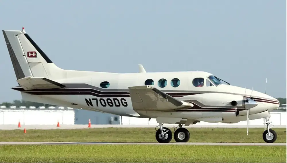 6939/beechcraft-king-air-c90-1971-flightmarket-id-6939-10590.webp