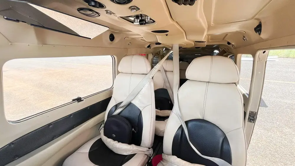 7814/cessna-turbo-206h-stationair-2014-flightmarket-id-7814-32353.webp