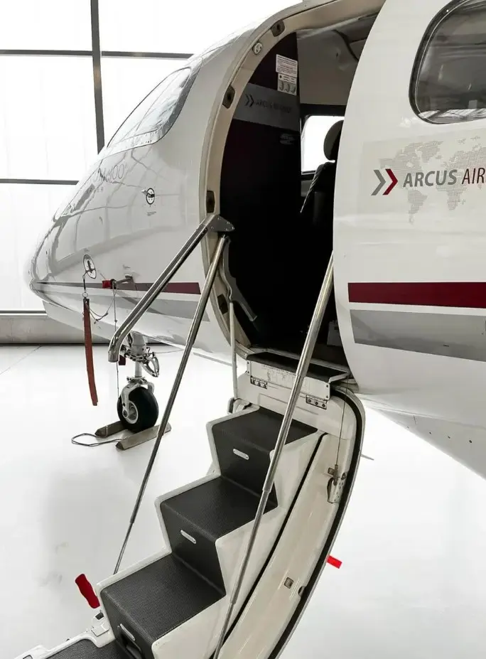 7662/embraer-phenom-100-2010-flightmarket-id-7662-01582.webp